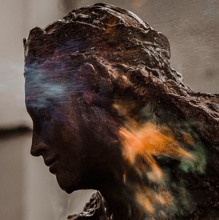 Imagen de una escultura de Bronce de Hoshi